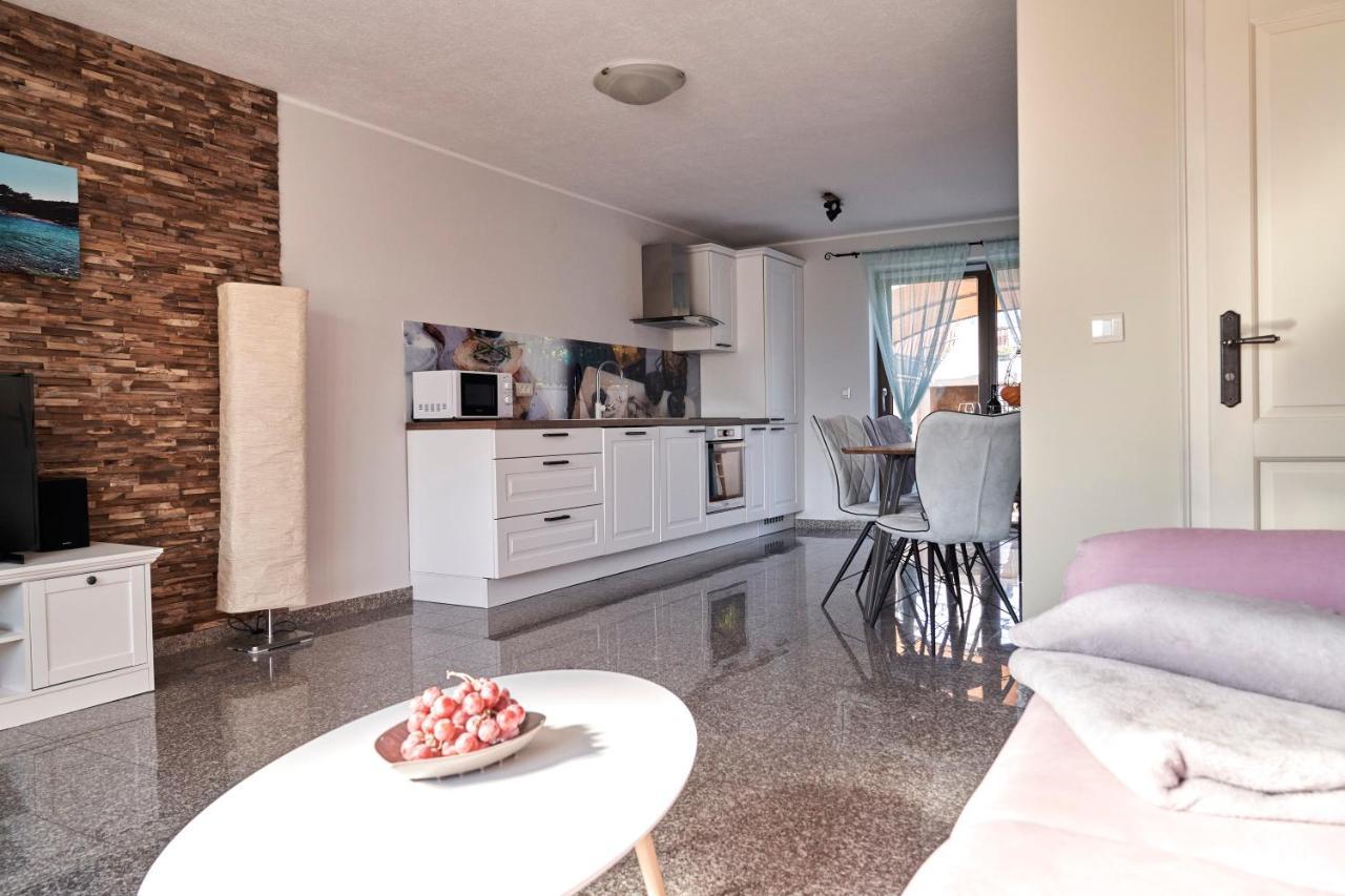 Haus Mila Villa Pavicini Buitenkant foto